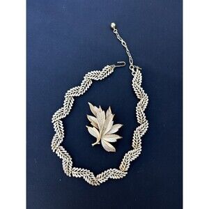 Vintage Crown Trifari Leaf Necklace 16.5 Gold Tone w Matching Brooch